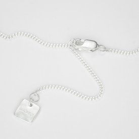 Björg Jewellery - Halsband Anatomiskt Hjärta Iconic Medium Silver