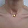 Björg Jewellery - Halsband Anatomiskt Hjärta Medium Kort Guld