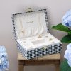 Maison Scarlett - Smyckeskrin Louise Houndstooth Svart