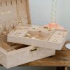 Maison Scarlett - Smyckeskrin Louise Velvet Beige