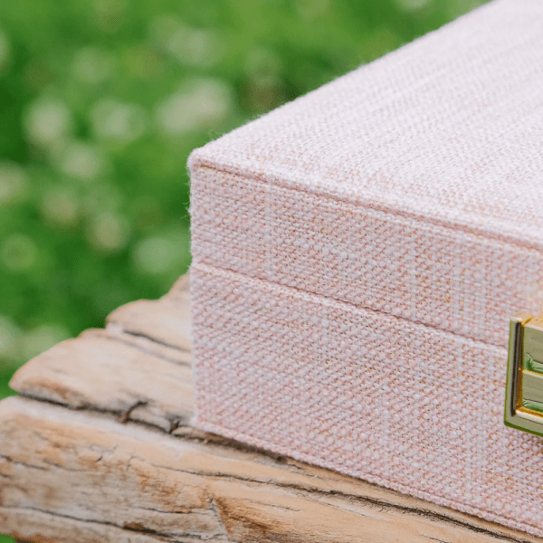 Maison Scarlett - Smyckeskrin Anne Linen Rosa