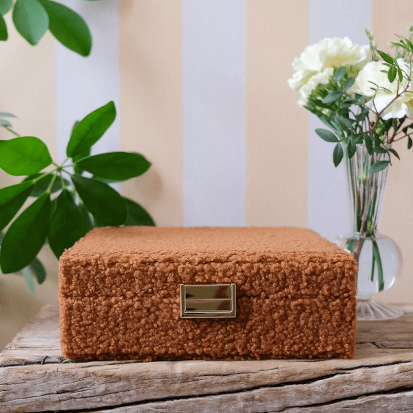 Maison Scarlett - Smyckeskrin Anne Teddy Brun