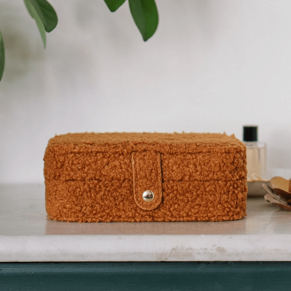 Maison Scarlett - Smyckeskrin Birgitte Teddy Camel