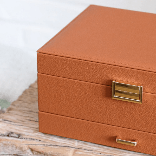 Maison Scarlett - Smyckeskrin Denise PU Brun