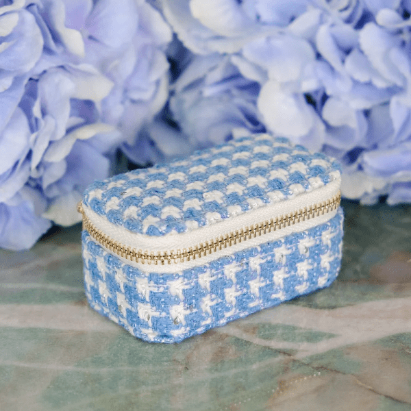 Maison Scarlett - Smyckeskrin Marie Houndstooth Sky
