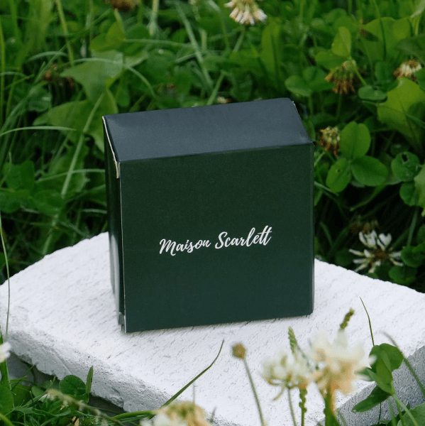 Maison Scarlett - Smyckeskrin Yvonne Velvet Röd