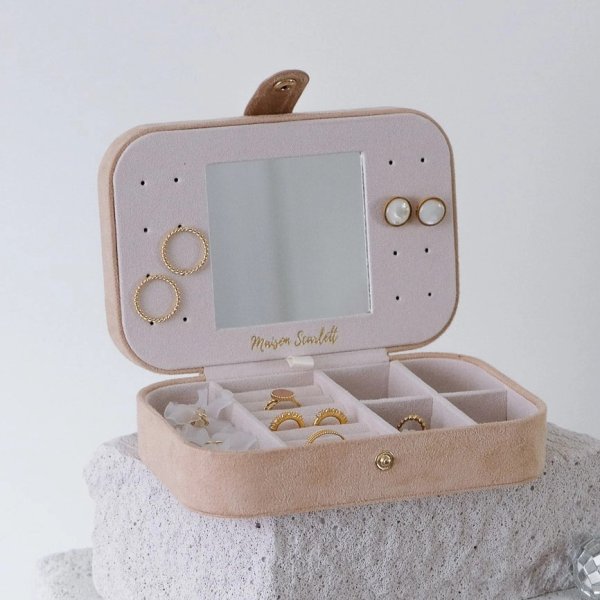 Maison Scarlett - Smyckeskrin Birgitte Velvet Beige
