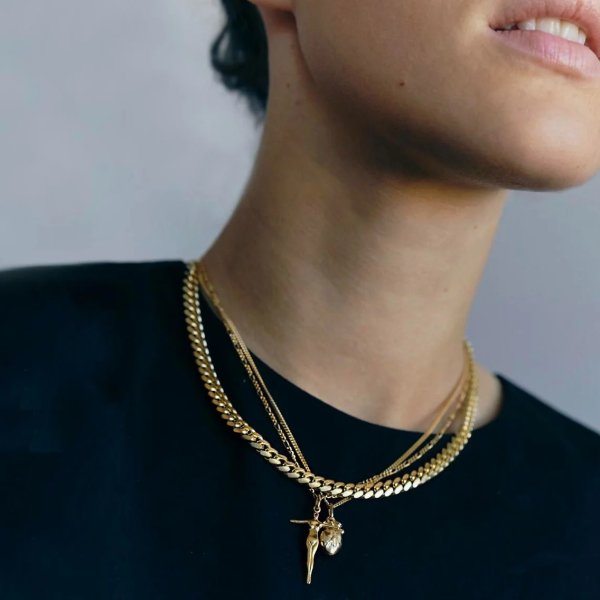 Björg Jewellery - Halsband Anatomiskt Hjärta Iconic Medium Guld