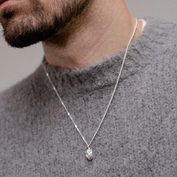 Björg Jewellery - Halsband Anatomiskt Hjärta Iconic Medium Silver