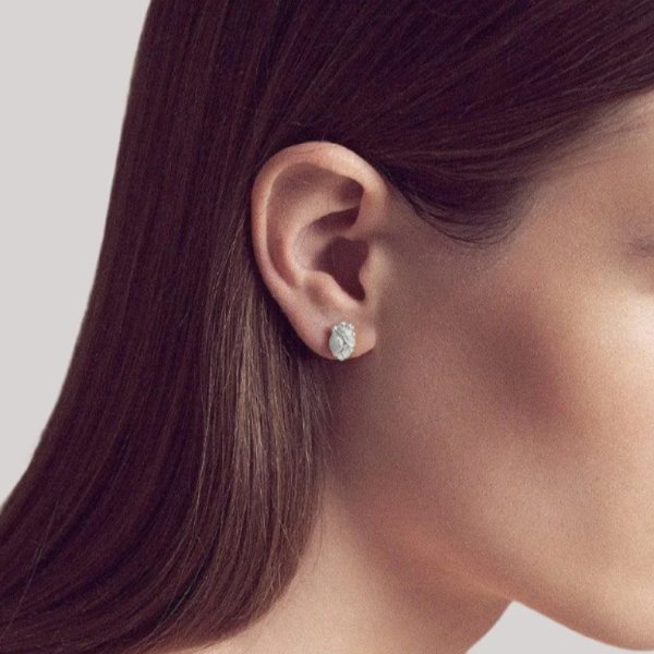 Björg Jewellery - Örhängen Anatomiskt Hjärta Stud Medium Silver