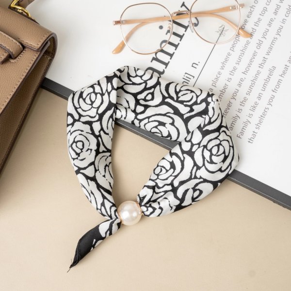Blingit Select - Scarf Monochrome Roses