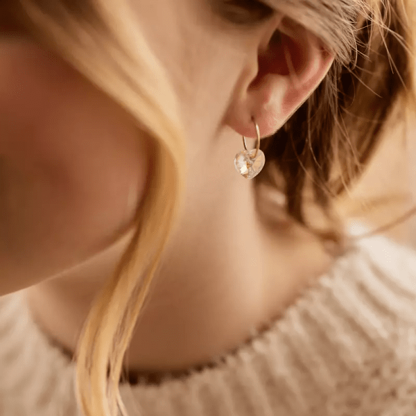 Blomdahl - Örhängen Heart Titan Golden Rainbow