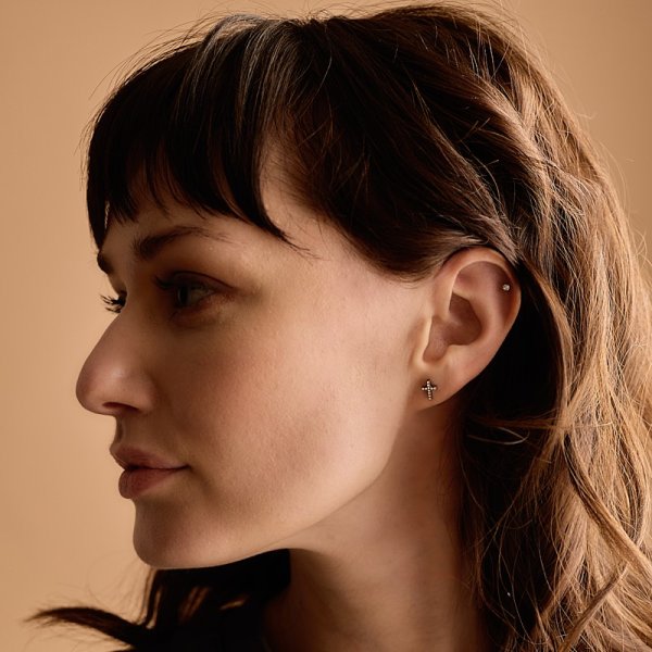 Blomdahl - Örhängen Kors Titan Crystal