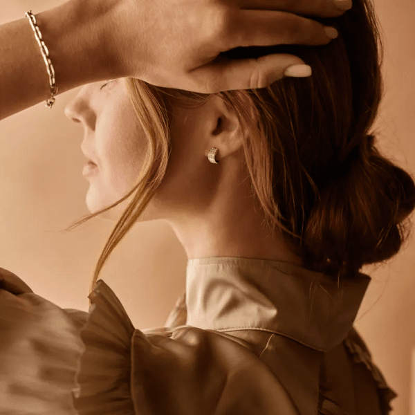 Blomdahl - Örhängen Pendant Grand Brilliance Curved Guld