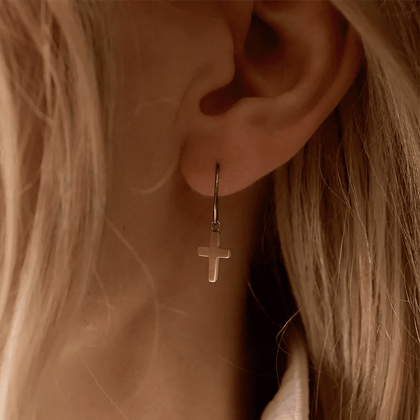 Blomdahl - Örhängen Titan Ring Plain Kors