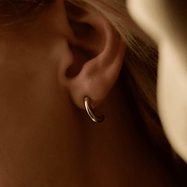 Blomdahl - Örhängen Titan Round Curved Silver