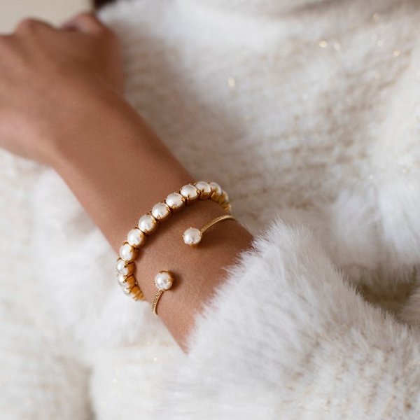 Caroline Svedbom - Armband Classic Stud Petite Pearl Vit