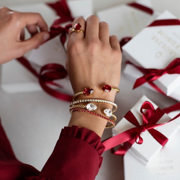 Caroline Svedbom - Armband Mini Drop Guld Scarlet