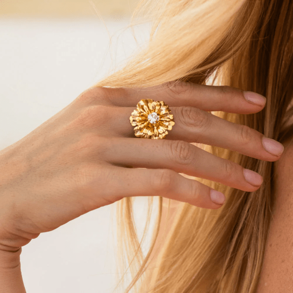 Caroline Svedbom - Ring Blossom Guld Crystal