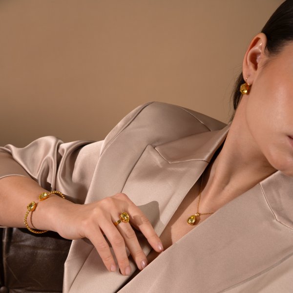 Caroline Svedbom - Ring Mini Drop Guld Dark Jonquil