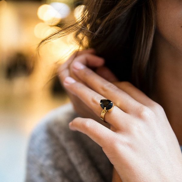 Caroline Svedbom - Ring Mini Drop Guld Jet