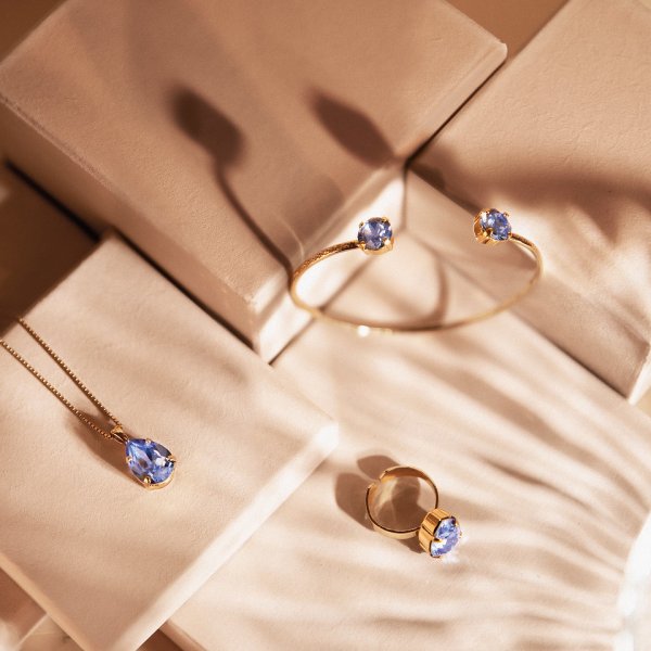 Caroline Svedbom - Ring Mini Drop Guld Light Sapphire