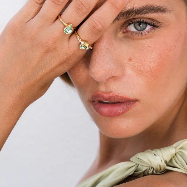 Caroline Svedbom - Ring Petite Drop Rhodium Chrysolite