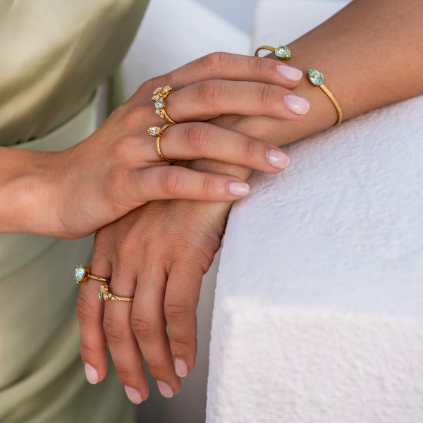 Caroline Svedbom - Ring Petite Drop Rhodium Chrysolite