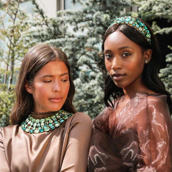Caroline Svedbom - Örhängen Isa Guld Green Combo