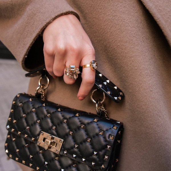 Caroline Svedbom - Ring Mini Drop Guld Greige