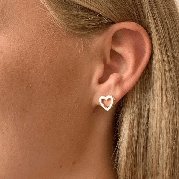 Snö of Sweden Örhängen Connected Stud Heart Silver