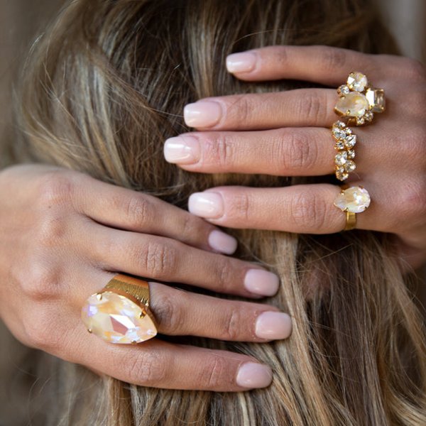 Caroline Svedbom - Ring Perfect Drop Guld Ivory Cream Delite