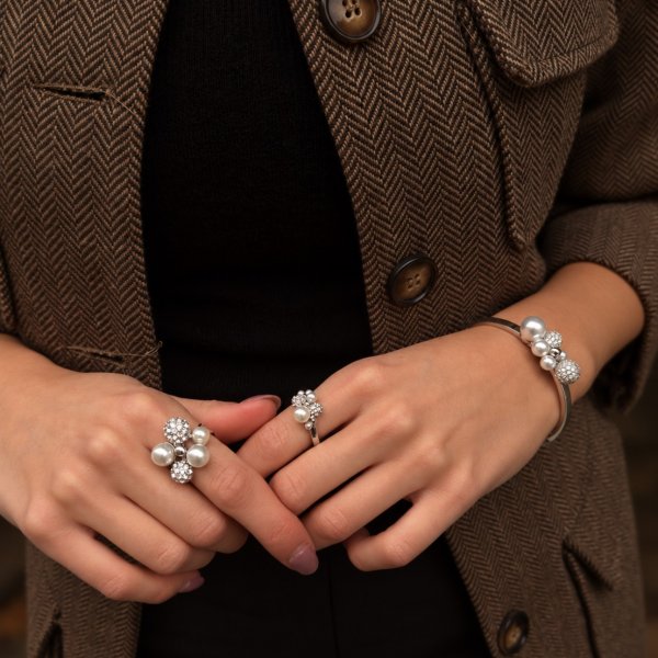 Ioaku - Armband Berry Pearl Petite Cuff Silver Vit