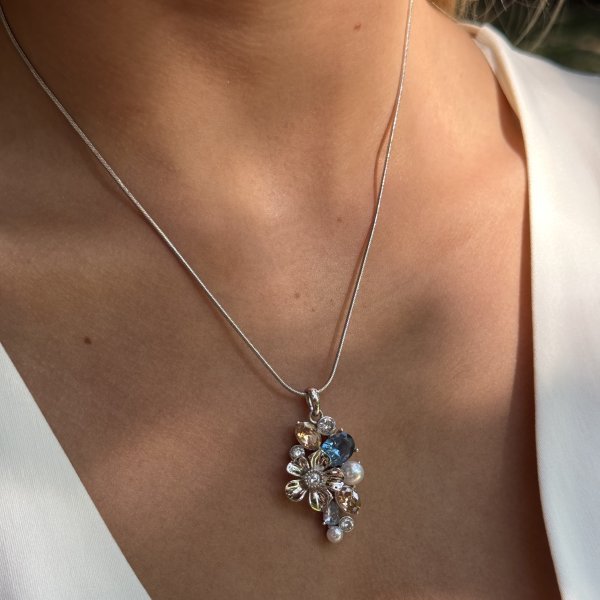 Ioaku - Halsband La Fleur Sirene Garden Pendant Silver Blå