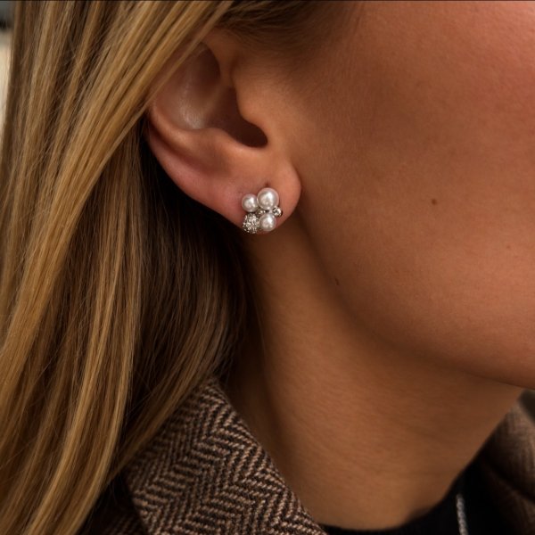 Ioaku - Örhängen Berry Pearl Petite Stud Silver Vit