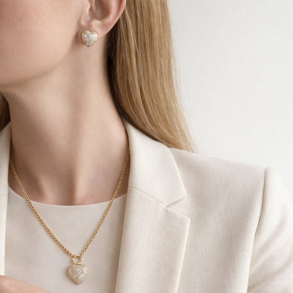 Ioaku - Örhängen Heart of Pave Studs Guld