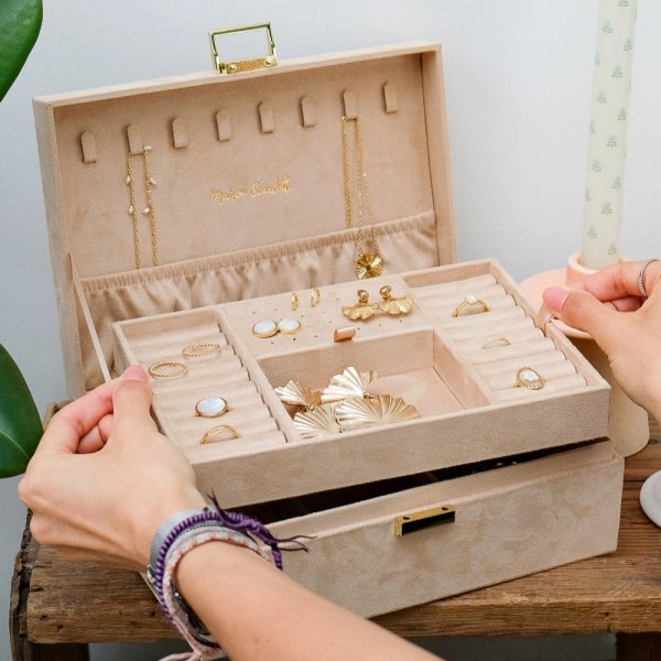 Maison Scarlett - Smyckeskrin Louise Velvet Grön