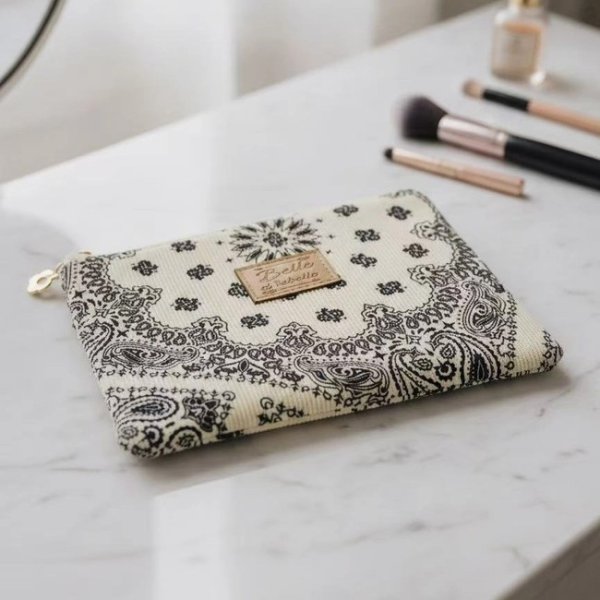 Make Up – Paisley Beige