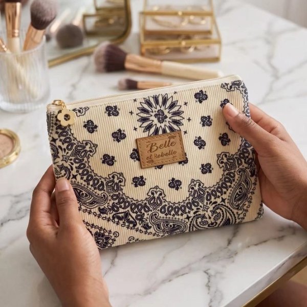 Make Up – Paisley Beige