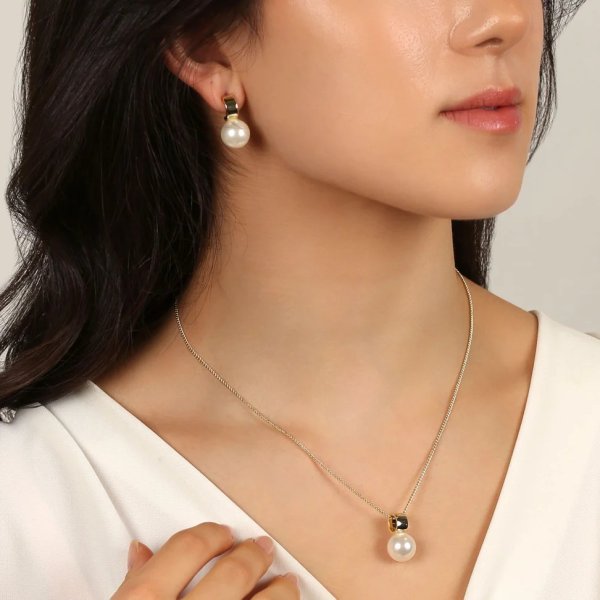 Snö of Sweden Halsband Adriana Kort Vit Guld