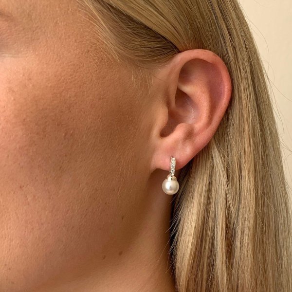 Snö of Sweden Örhängen Astrid Vit