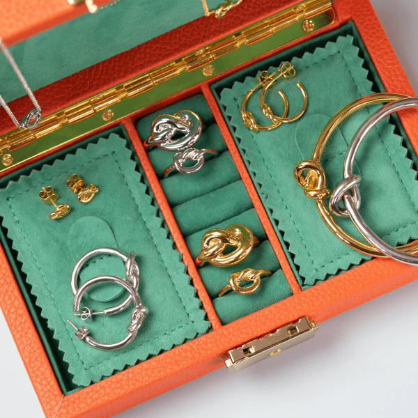 Sophie by Sophie - Örhängen Knot Studs Guld