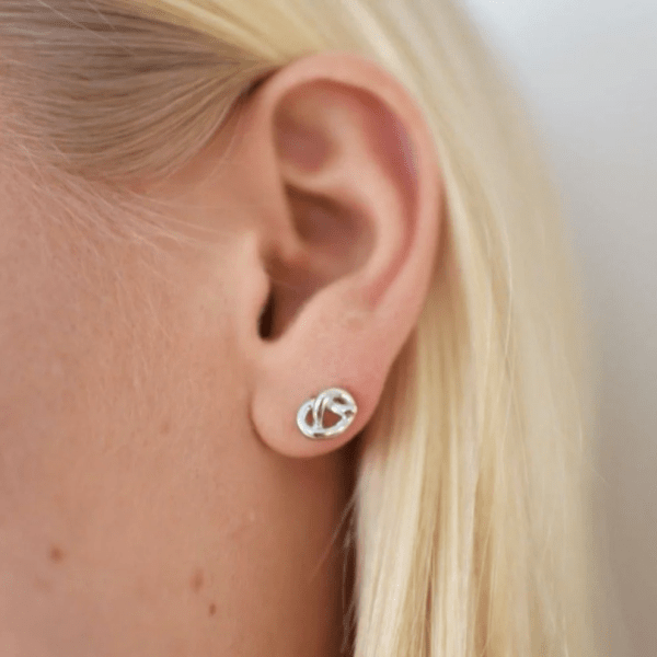 Sophie by Sophie - Örhängen Knot Studs Silver