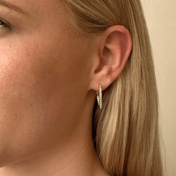 Snö of Sweden Örhängen Story Small Ring Guld